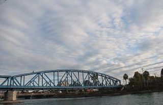 İntihar etmek istedi, üşüyünce köprüde yürüyüş...