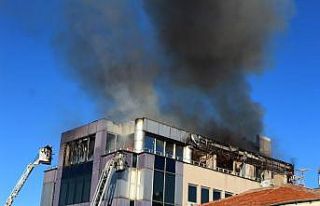İş merkezindeki korkutan yangın kontrol altına...