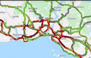 İstanbul’da yağışlı hava trafiği felç etti