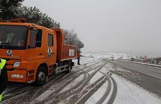 İzmir-Ankara yolunda kar mesaisi