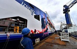 İzmir’in yeni arabalı feribotu suya indirildi