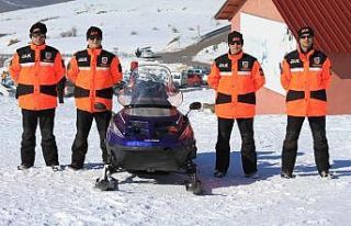 JAK Timi kayak merkezinde görevde