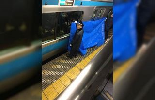 Japonya’da görme engelli yolcu trenin altında...