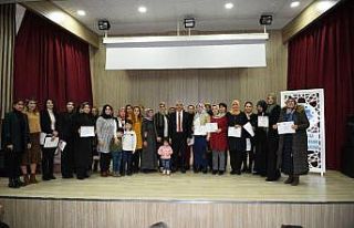 Kadın kursiyerlere sertifikaları törenle verildi