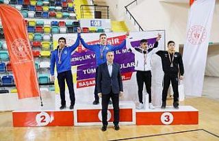 Kağıtsporlu güreşçiler Türkiye Şampiyonası’nda...