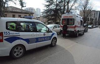 Kamyonet yayaya çarptı; yaya yaralandı