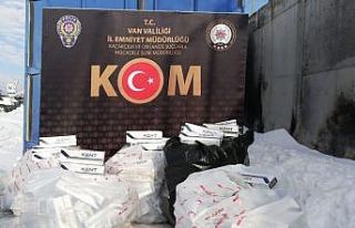 Kamyonun dingil ve stepne lastiğinde 5 bin 100 paket...