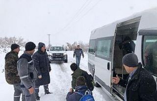 Karda mahsur kalan öğrencilerin yardımına Hüyük...