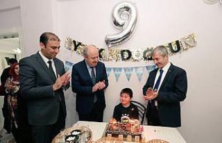 Karnesini doğum gününde aldı