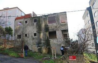 Kartal Belediyesi, 101 riskli ve metruk binanın yıkımını...
