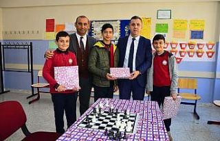 Kaymakam Solmaz’dan öğrencilere doğum günü...