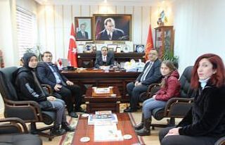 Kaymakam Yavuz başarılı sporculara karnelerini...