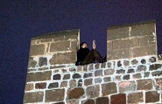 Kayseri’de kale surlarında intihar girişimi