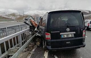 Kaza anı saniye saniye cep telefonu kamerasına yansıdı