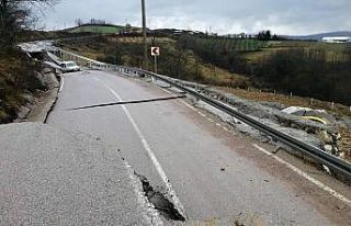 Kocaeli’de aşırı yağışlar nedeniyle yol çöktü