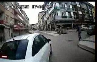 Kontrolsüz dönen otomobile halk otobüsü çarptı