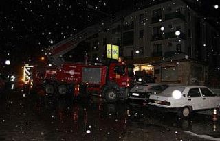 Konya’da 4 katlı bir binanın çatısında yangın