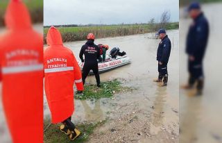 Koyunlarını otlatırken sele kapılan çobanı AFAD...