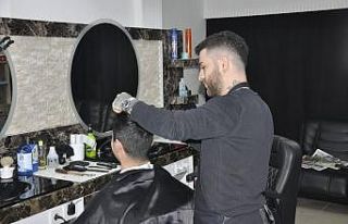 Kuaförden fakir öğrencilere eğitim hayatları...