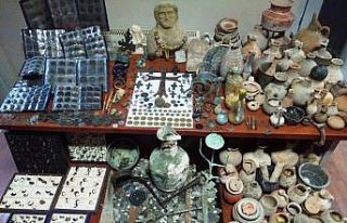 Kütahya’da 5 bin 350 adet tarihi eser ele geçirildi