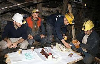 Madenciler yerin 300 metre altında yeni yılı kutladı