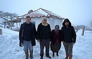 Manisa’da 4 gündür karda mahsur kalan vatandaşlar...