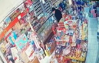 Manisa’daki deprem güvenlik kameralarına yansıdı