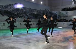 Mardin’de çocuklar için buz pisti kuruldu