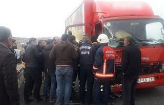 Mardin’de kamyonet ve otomobil çarpıştı: 4 yaralı