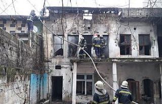 Metruk binada çıkan yangın korkuttu