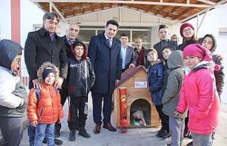 Öğrencilerden sokak hayvanlarına sıcak yuva