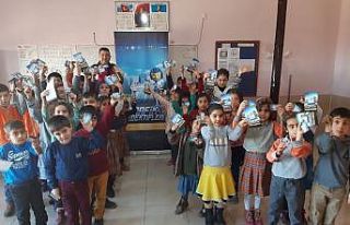 Öğrencilerin karnesini Jandarma verdi