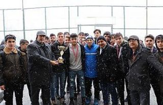 Okullar arası genç futbol il birinciliği müsabakaları...