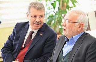 Önceki dönem Ekonomi Bakanı Mustafa Elitaş Kayseri...