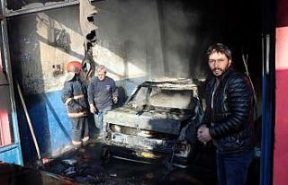 Oto kaportacı dükkanı içerisindeki araç alev...