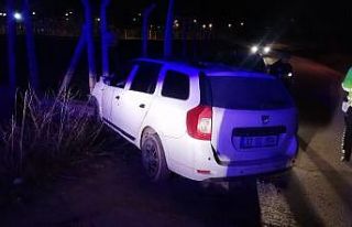 Otomobil elektrik trafosuna çarptı: 1 yaralı