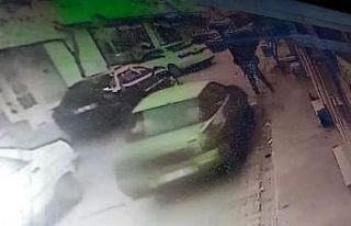 Otomobilin yayaya çarptığı anlar kamerada