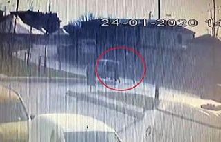 (Özel) Bıçaklı şahsın polise saldırdığı...