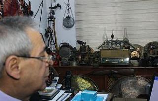 (Özel) Yıllardır topladığı tarihi objelerle...