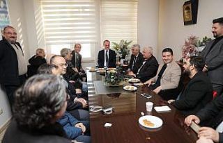 Pamukkale Belediye Başkanı Avni Örki gazeteciler...