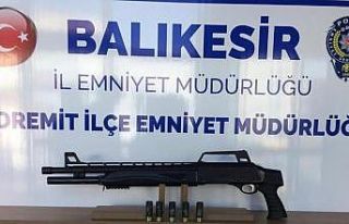 Polis Balıkesir’de 15 silah ele geçirdi