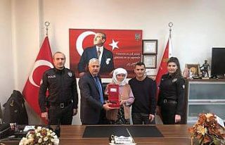 Polisler şehit annesinin talebini yerine getirdi