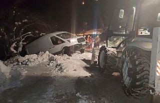 Rahatsızlanan çocuğun imdadına belediye ekipleri...