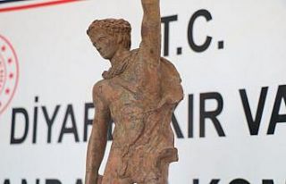 Roma dönemine ait heykeli satmak isterken yakalandılar