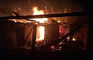 Sinop’ta bir ev alevlere teslim oldu