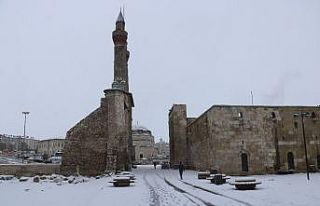 Sivas beyaza büründü, 662 köy yolu ulaşıma kapandı