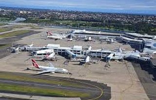 Sydney Havaalanı yakınındaki depoda korkutan yangın