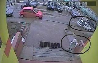 Tacizciyi fark eden küçük kızı zekası kurtardı