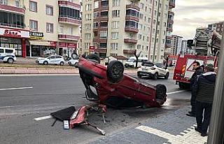 Takla atan otomobilin sürücüsü hafif yaralı olarak...