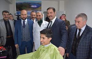 Tatvan Belediyesinden ücretsiz berber salonu hizmeti